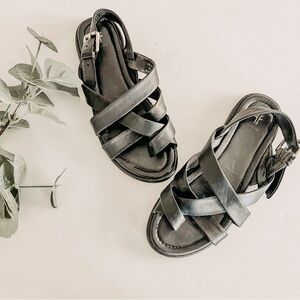 Frye Black Tait Softy Criss-Cross Strappy Sandals. Size 6